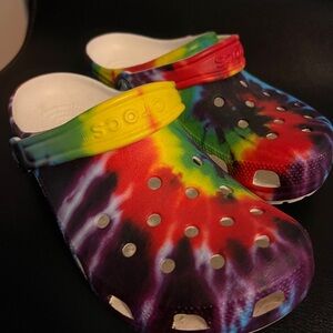 CROCS Rainbow Vibrant Tie-Dye Design